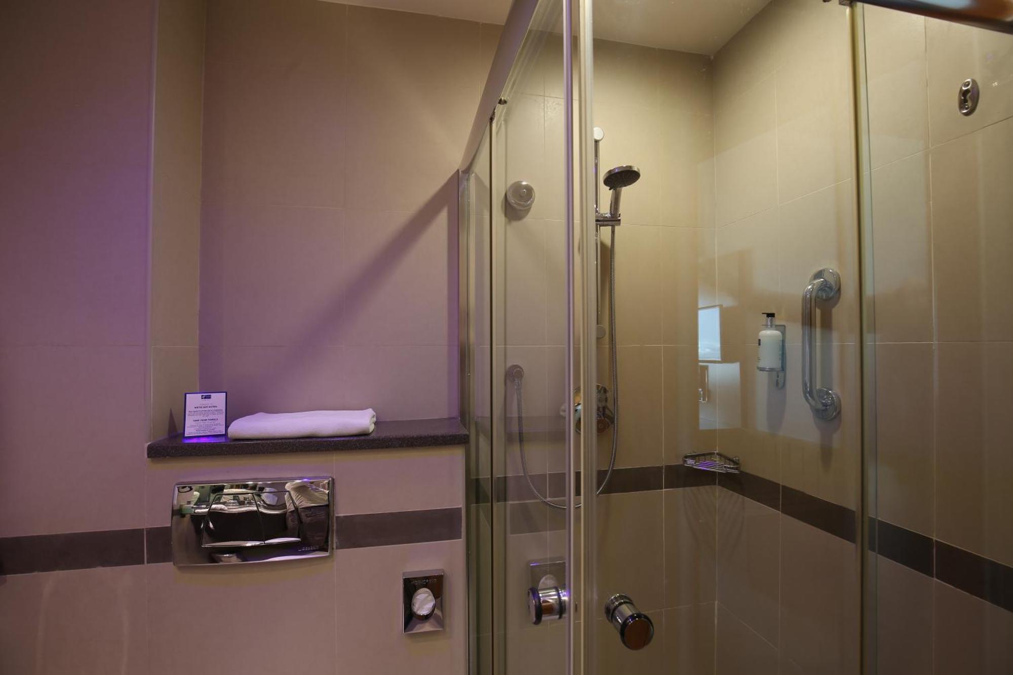 Holiday Inn Express Dubai Airport By Ihg Eksteriør billede